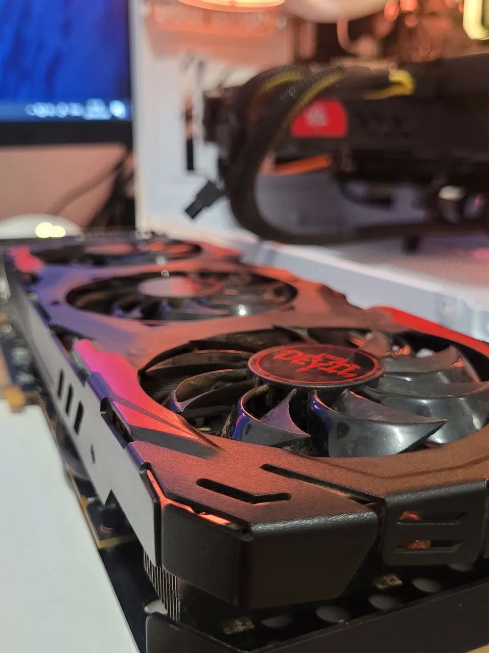 RX 570 4GB Red Devil - Funcionando perfeitamente | Excelente estado  - Foto 3