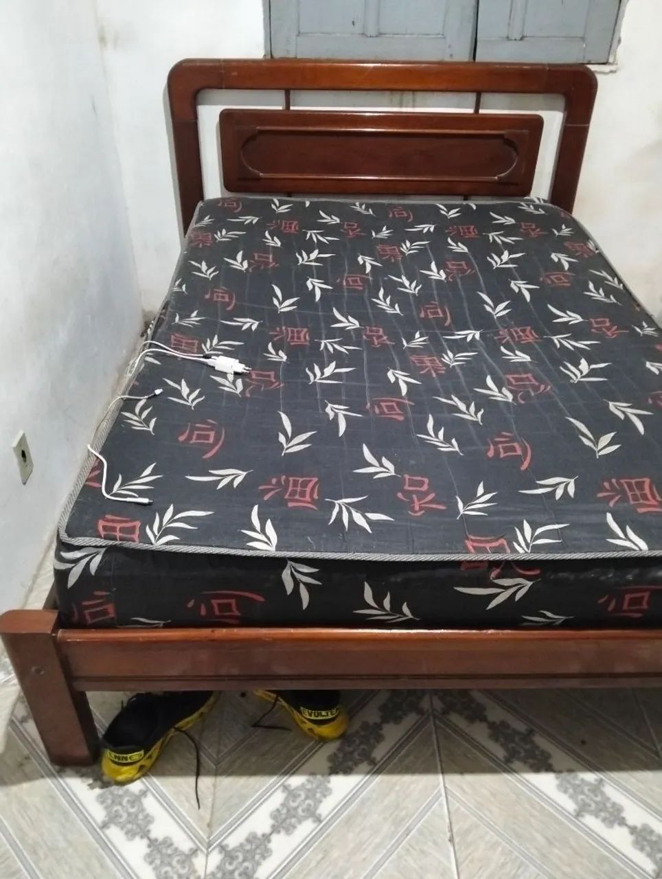 Vendo cama casal madeira massiça - Foto 2