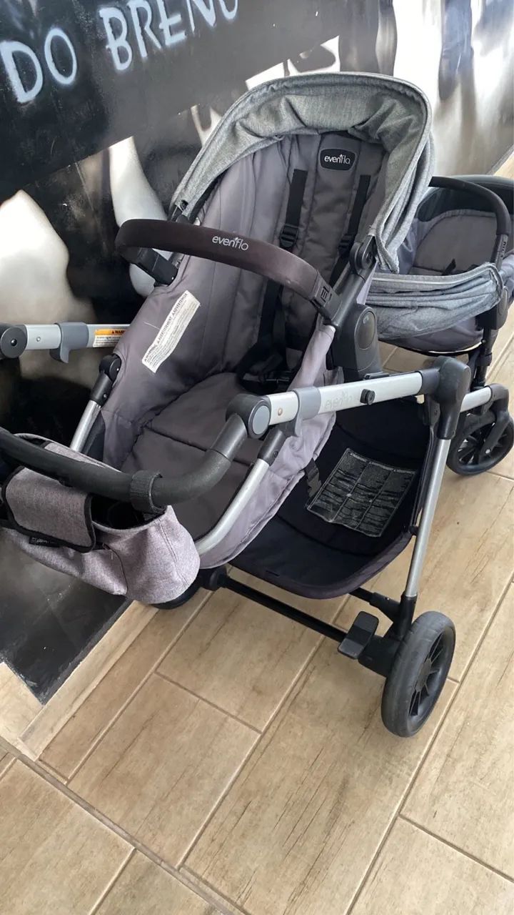 Carrinho de gêmeos com bebê conforto evenflo  - Foto 3