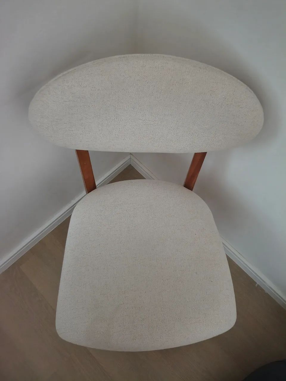 Cadeira bege estofada linho - 1 unidade - Foto 3