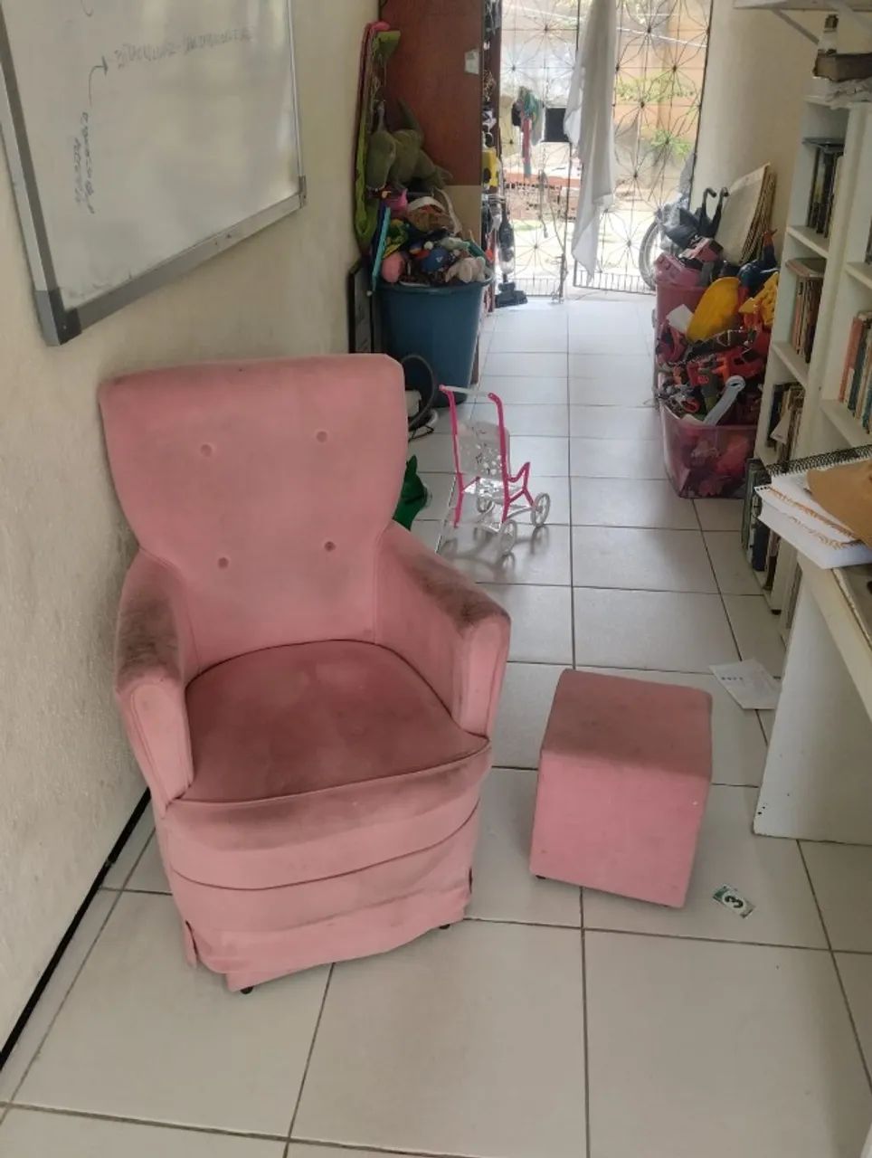 cadeira de amamentação com puf - Foto 2