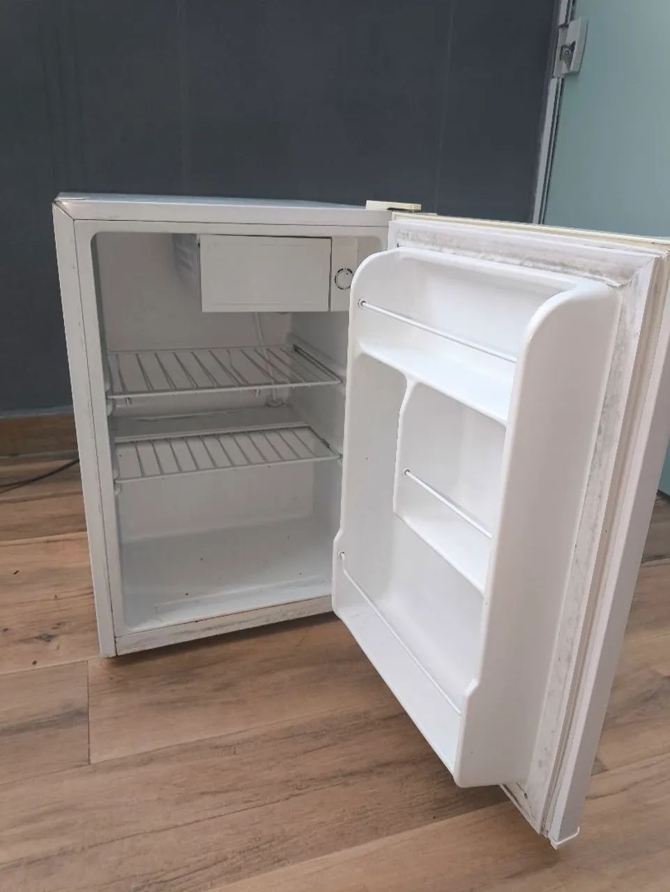 Frigobar Philco PH85N - 68 Litros - Foto 4