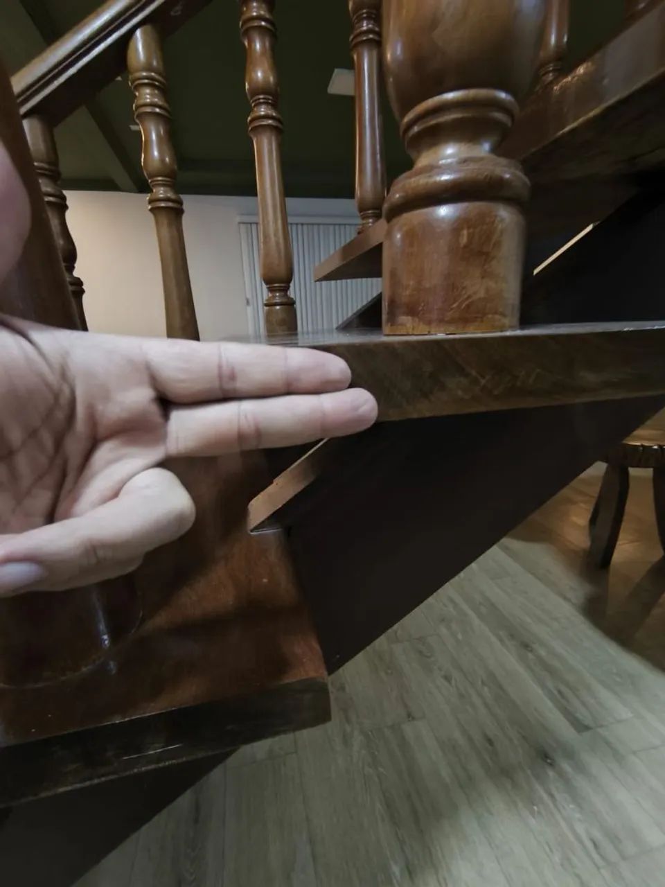 Escada antiga de madeira maciça com corrimão - 5 metros - Foto 5