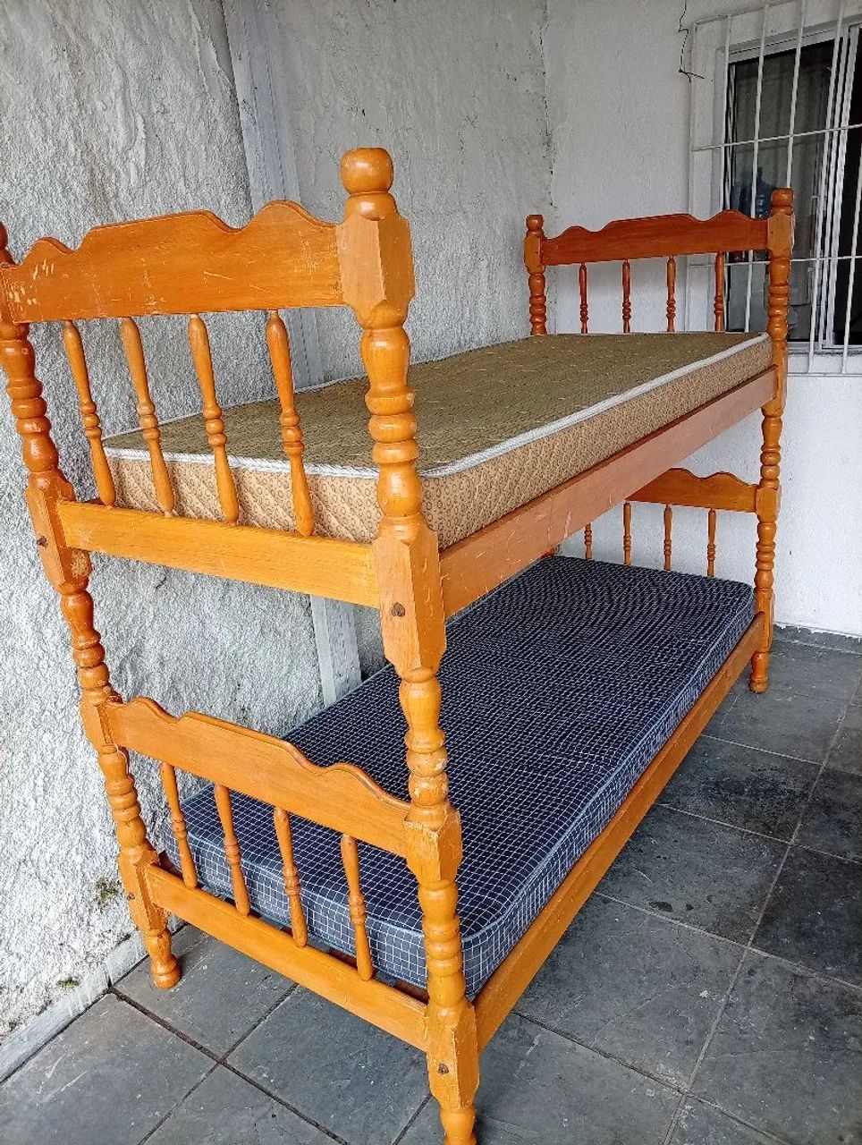 Belicher de madeira com dois colchões  - Foto 4