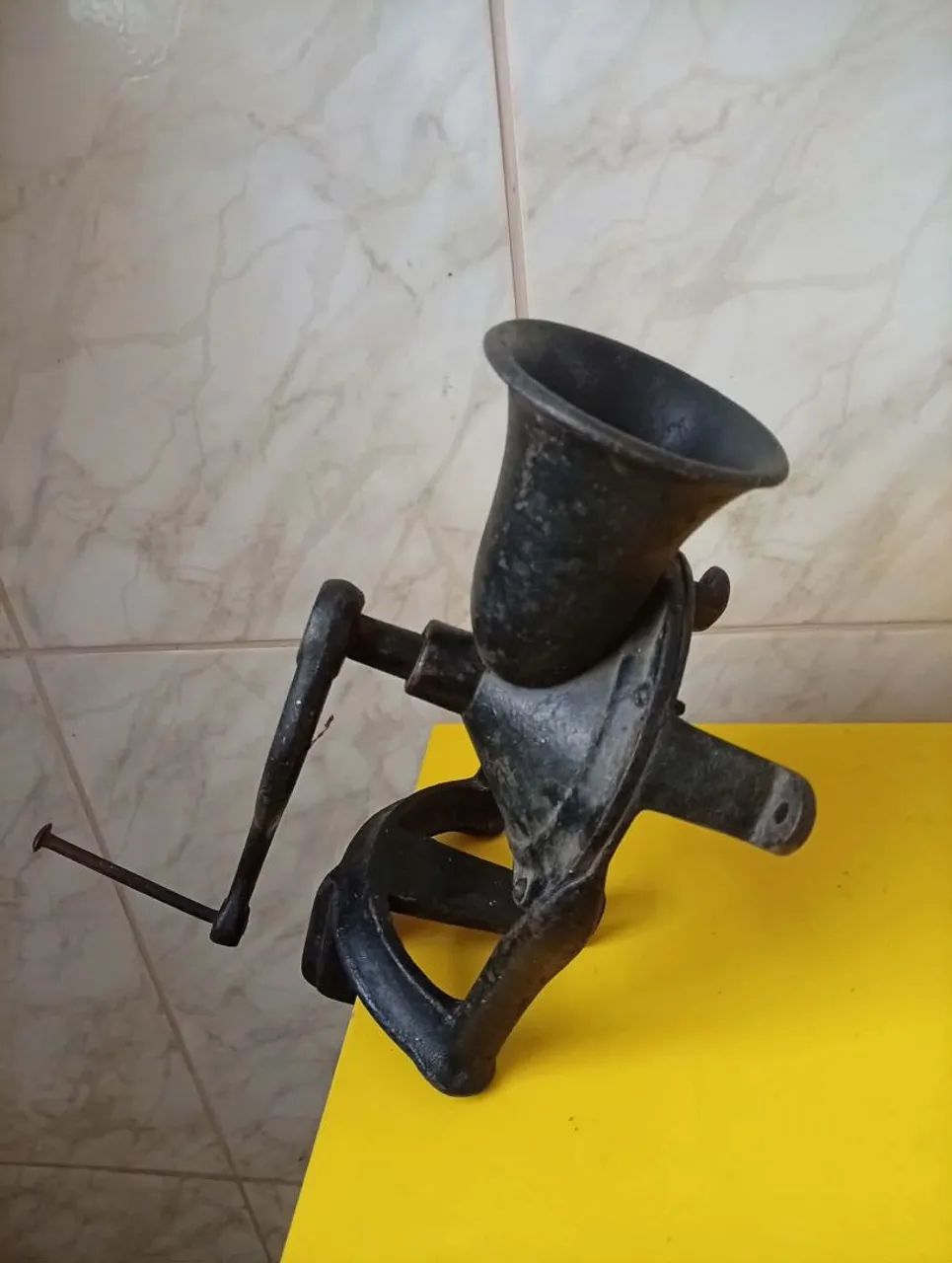 Moedor de café manual antigo - Foto 2