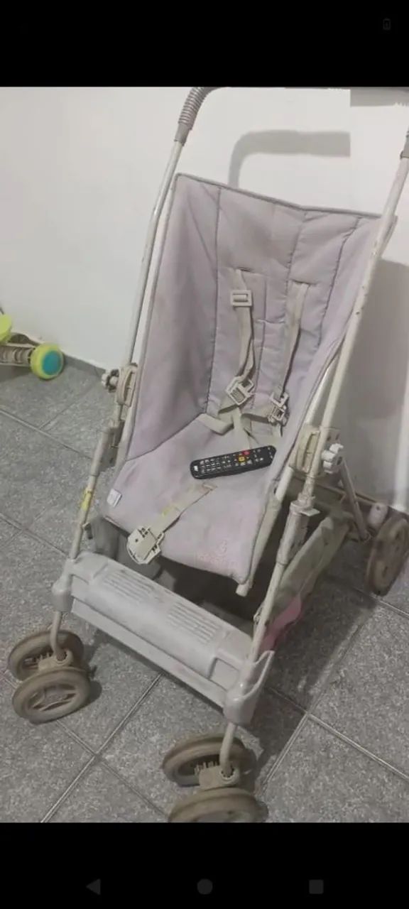 Carrinho de bebê usado