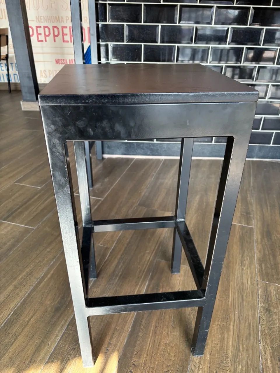 Banqueta Preta Aço