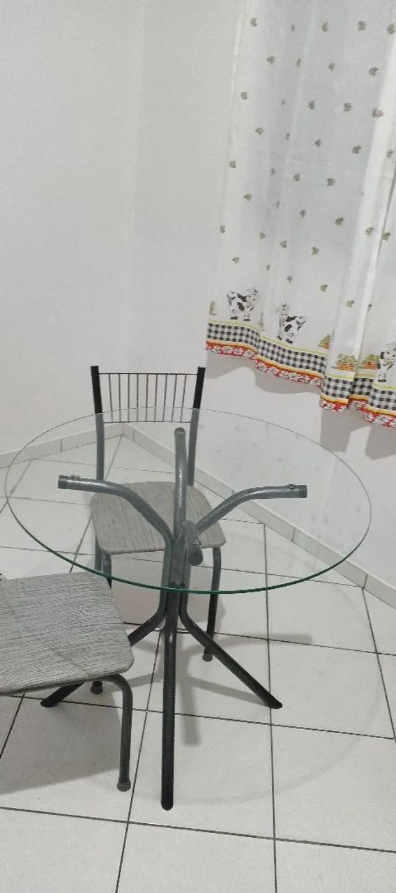 Mesa de vidro com duas cadeiras  - Foto 3