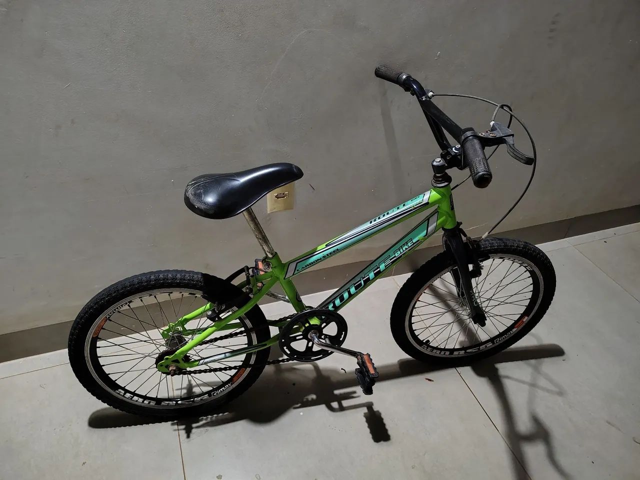 Bicicleta Infantil Verde Super Conservada  - Foto 2