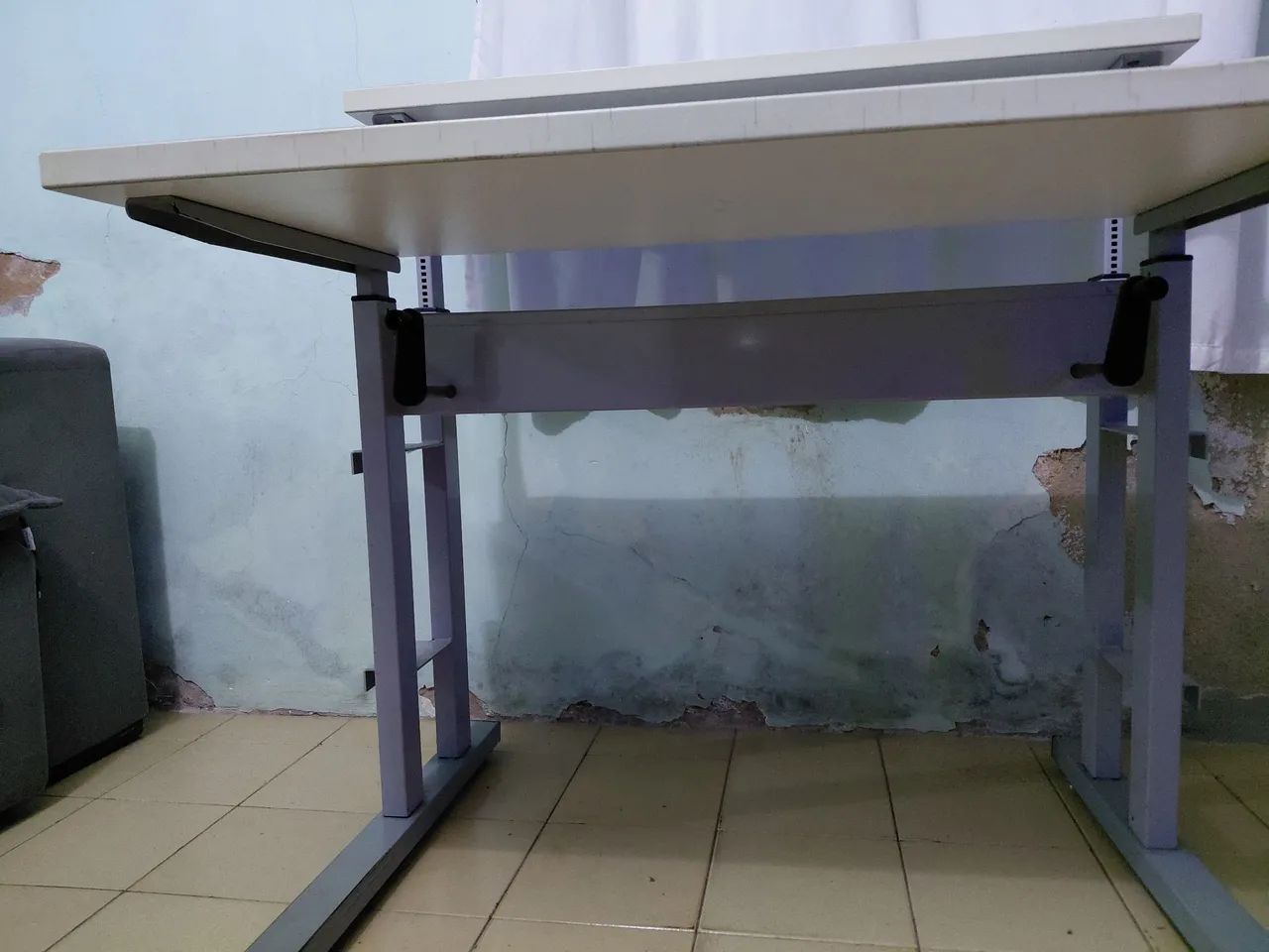 Mesa com 2 tampos Altura Regulável - Foto 2