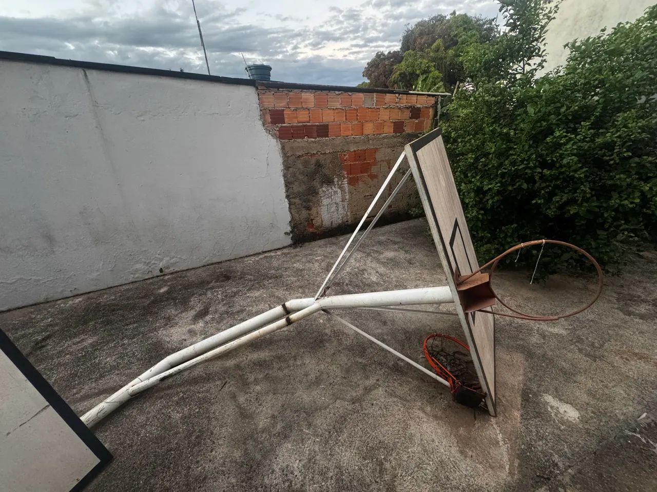 Tabela de basquete com cesta 