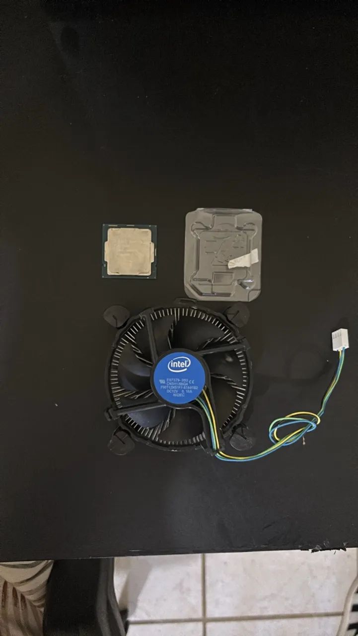 Processador Intel core i3-10100F usado e cooler Mancer de brinde