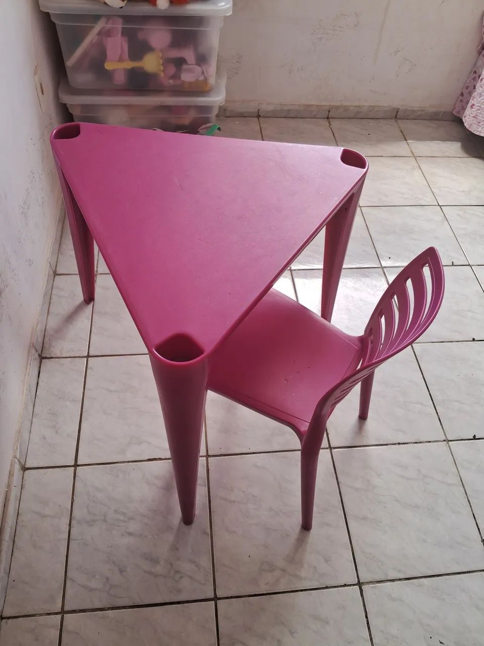 CONJUNTO MESA E CADEIRA INFANTIL TRAMONTINA 