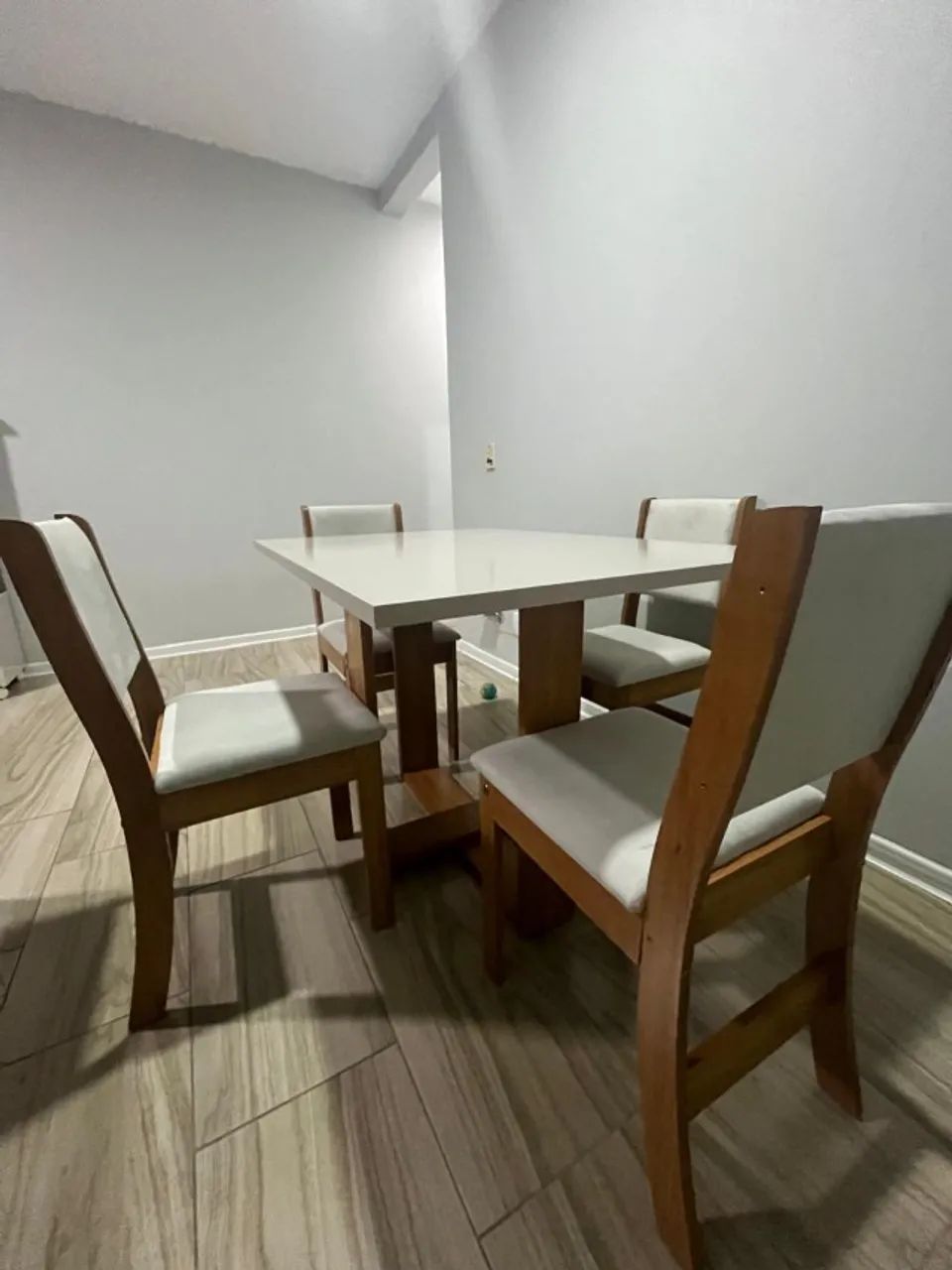 Mesa de jantar c/ 4 cadeiras - Foto 3