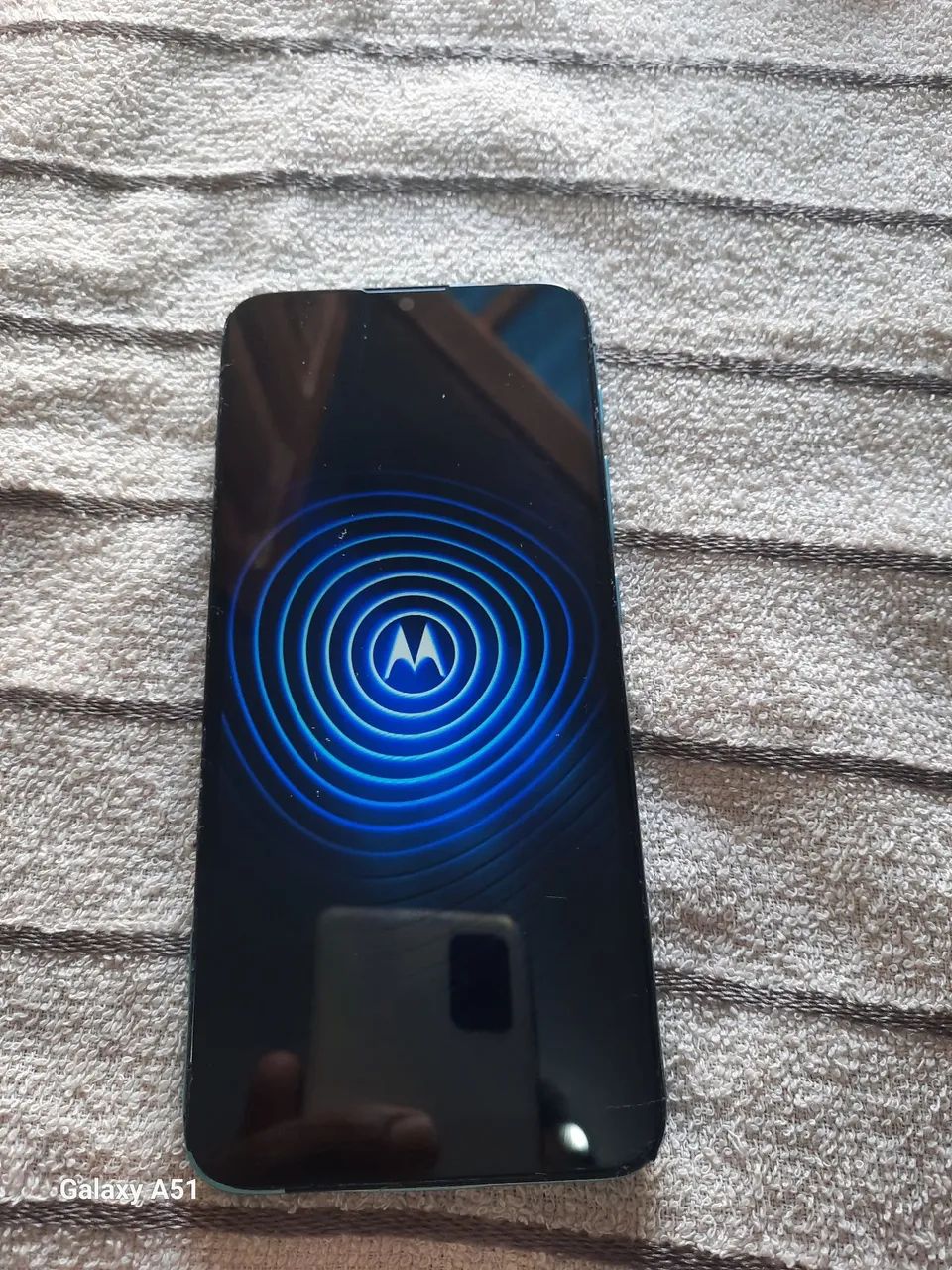 Vendo celular Motorola E20 64 G pegando tudo perfeito  - Foto 4