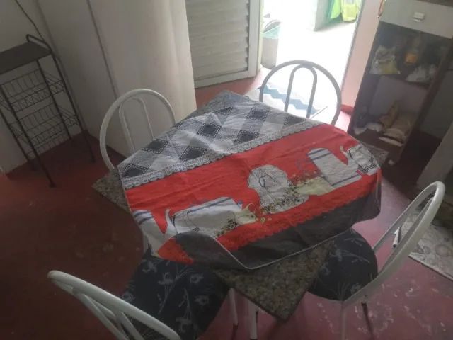 JOGO DE MESA COM 4 CADEIRAS À VENDA - Foto 2