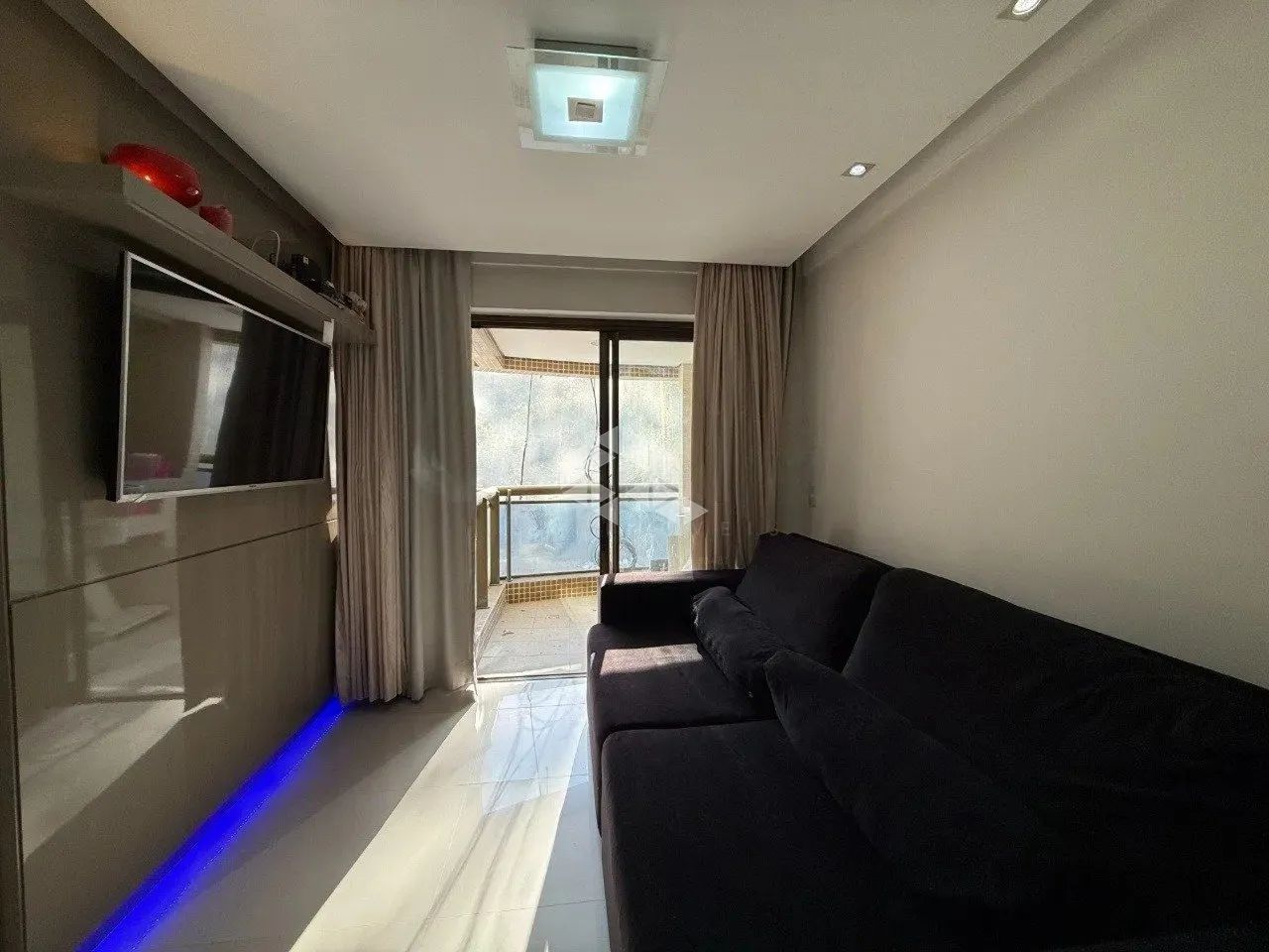APARTAMENTO COM 3 QUARTOS SENDO 1 SUÍTE 2 VAGAS DE GARAGEM NO CENTRO DE FLORIANÓPOLIS - Foto 2