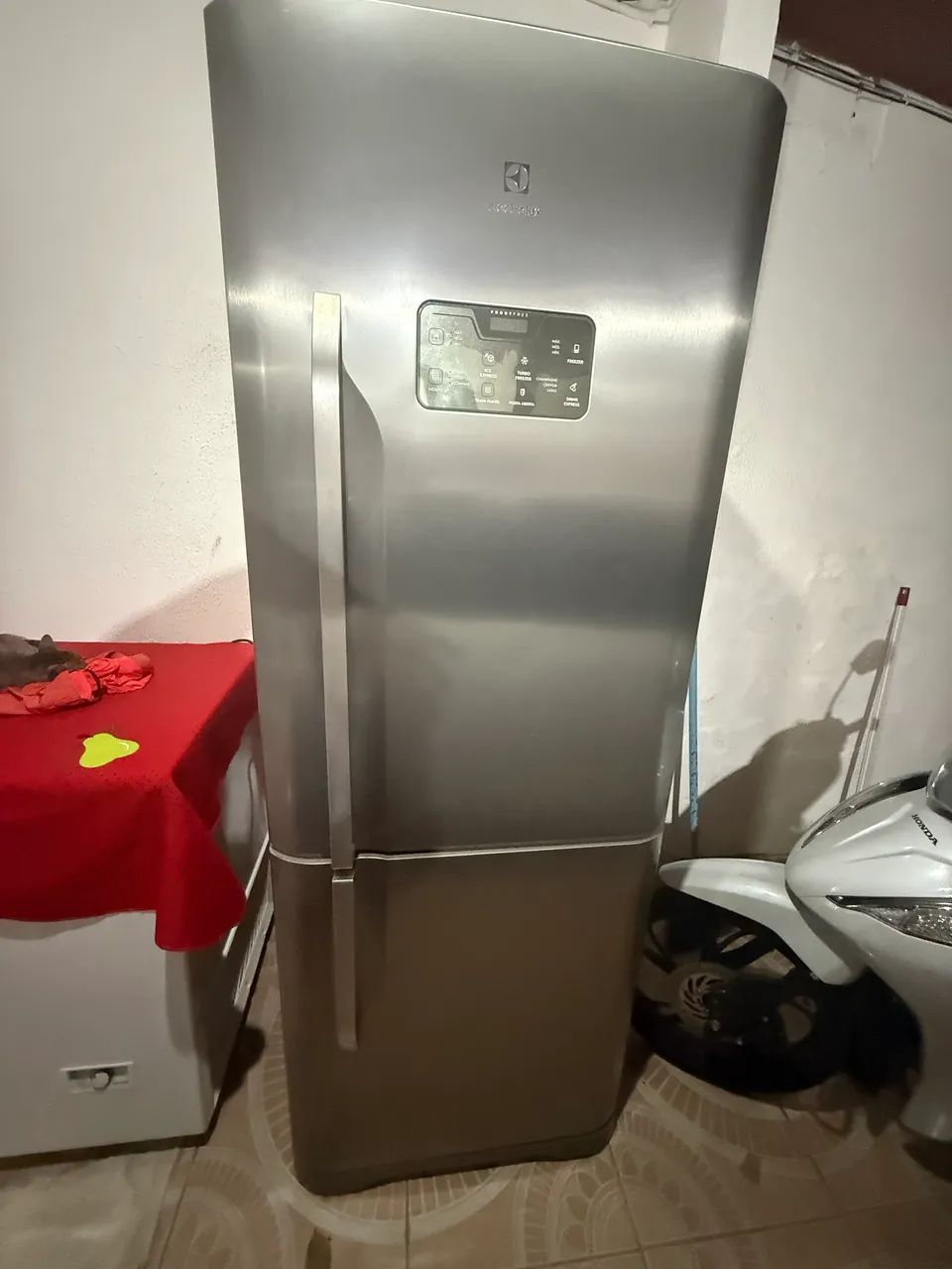 Vendo geladeira funcionando perfeitamente 