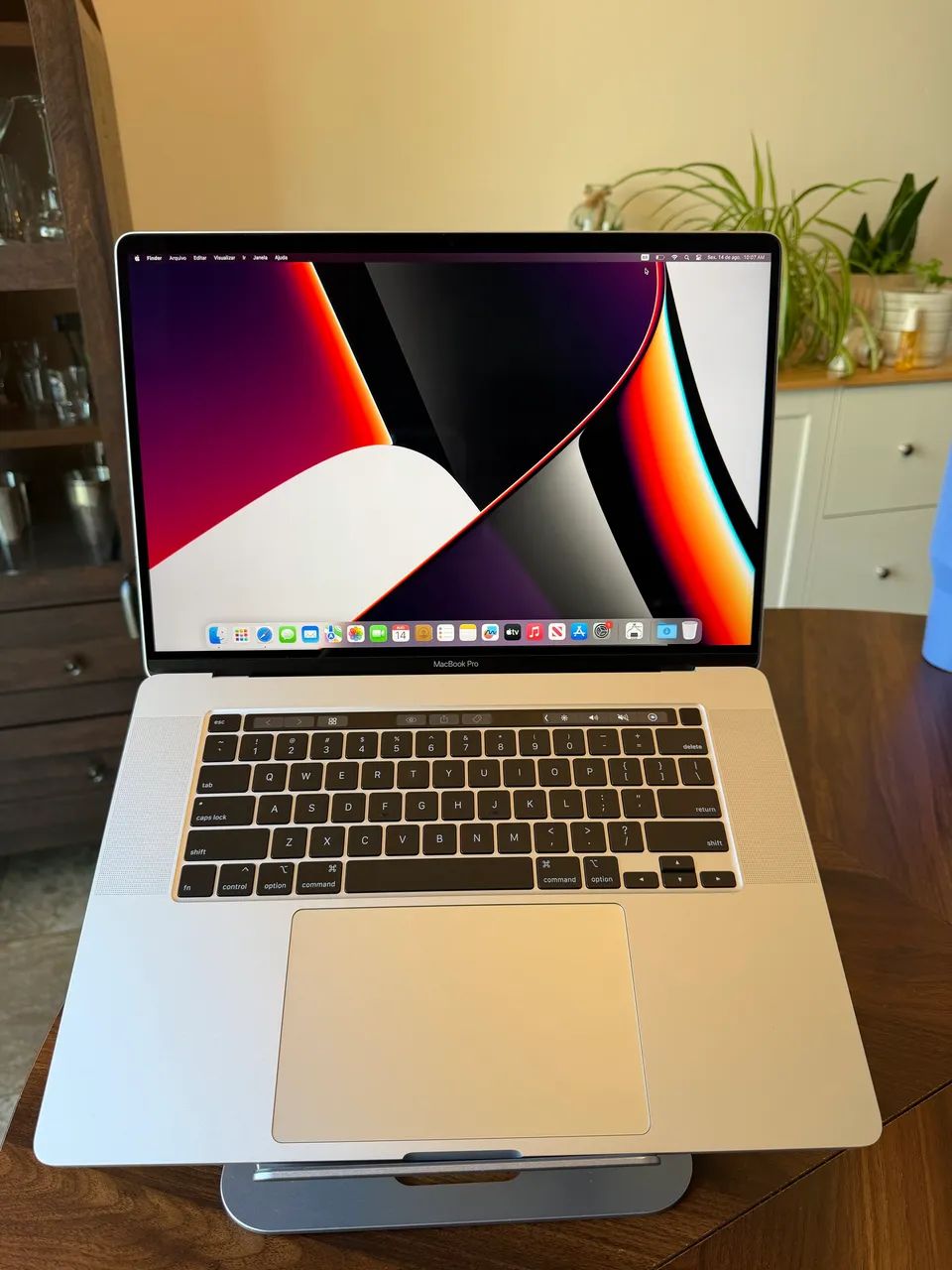 MacBook Pro 16 Intel Core i9 32GB RAM 2TB SSD Radeon 8GB