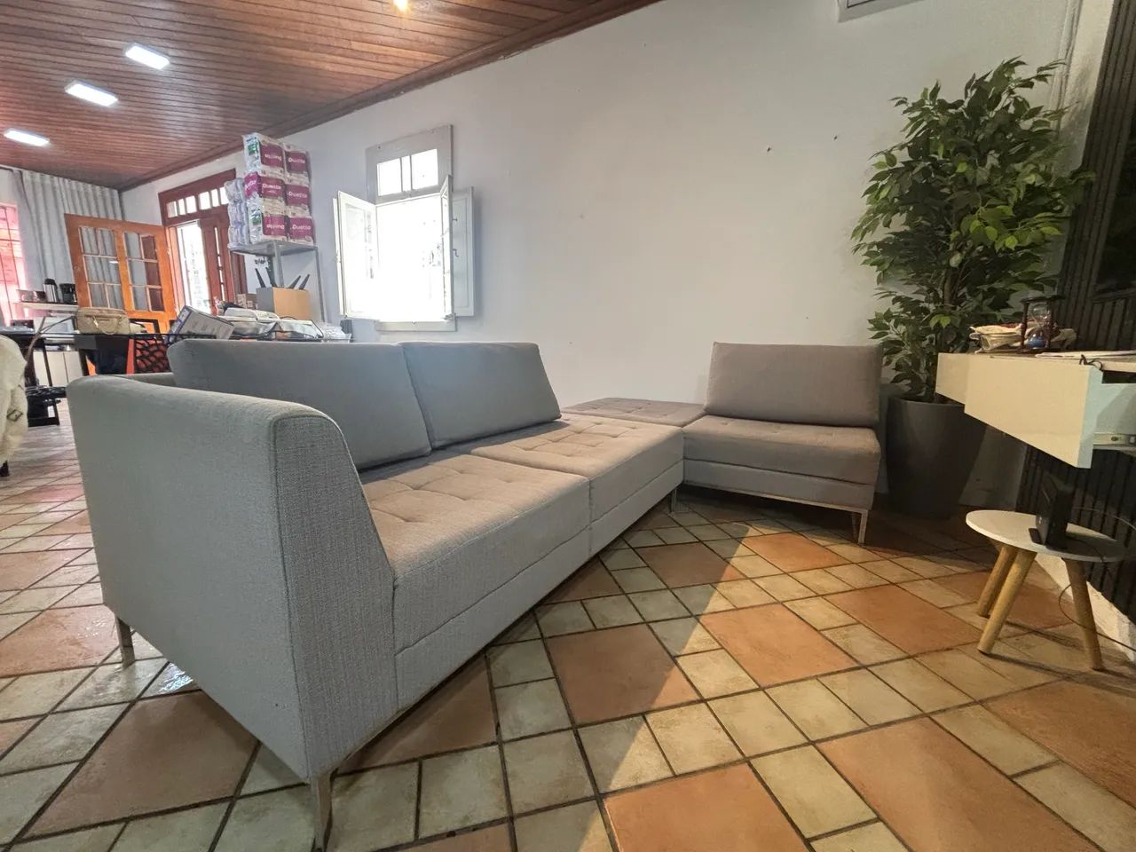 Vendo Sofá sala 3 lugares em L - Foto 3