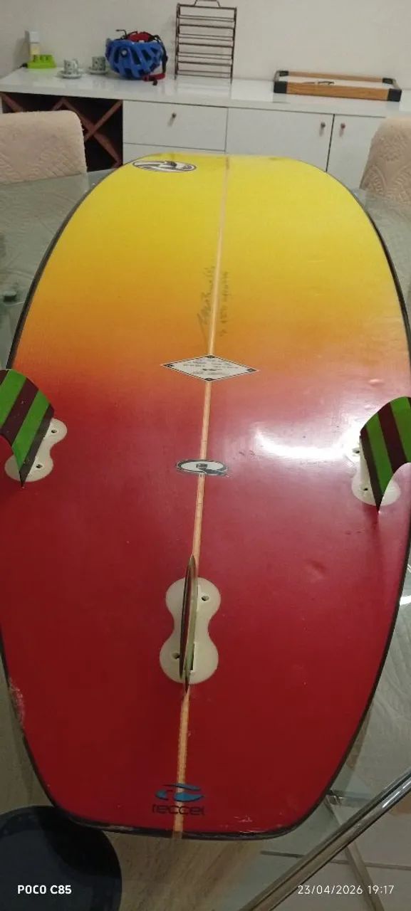 Prancha de Surf Ruy Camargo 5,11 (semi nova, com capas, quilha) - Foto 6