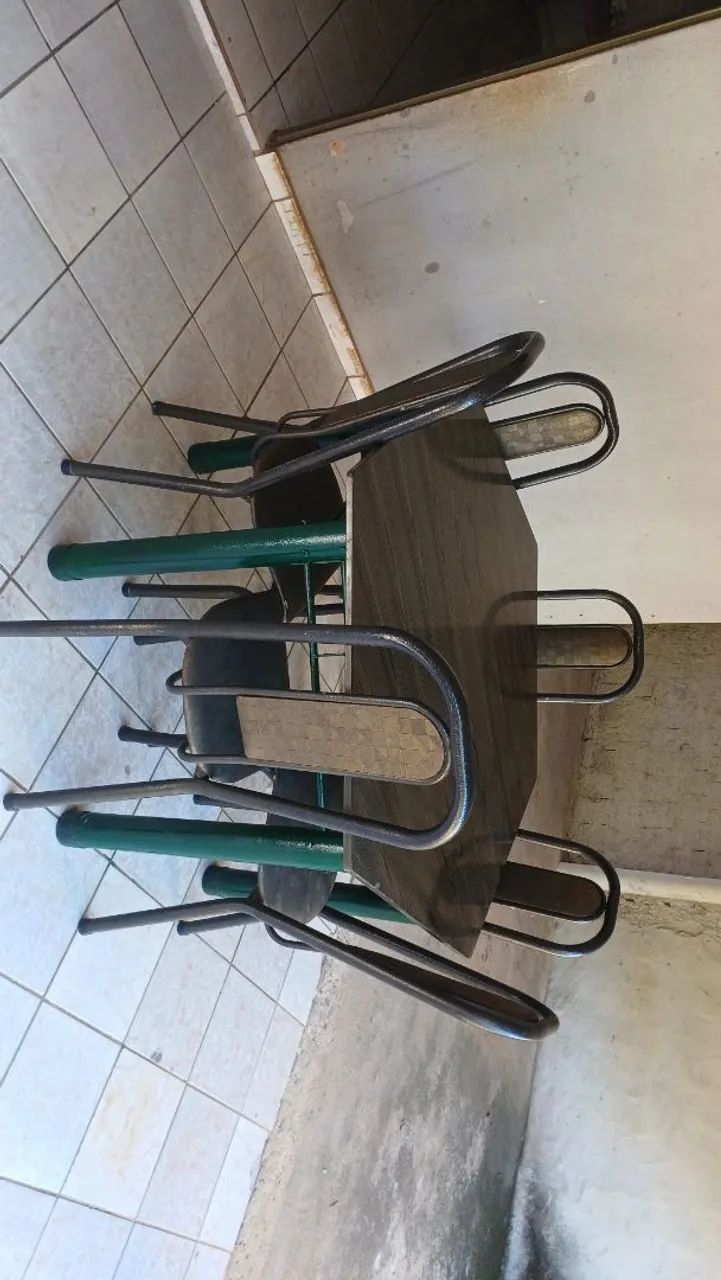 Mesa de 6 cadeiras  de ferro com tampão de mármore  - Foto 4