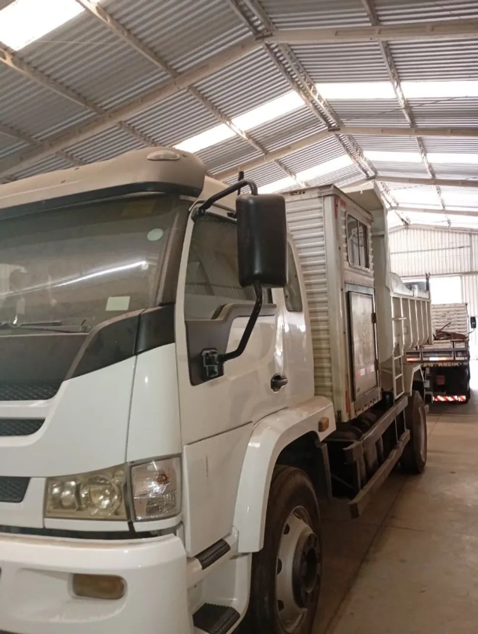 Vendo caçamba toco com cabine suplementar - Foto 2