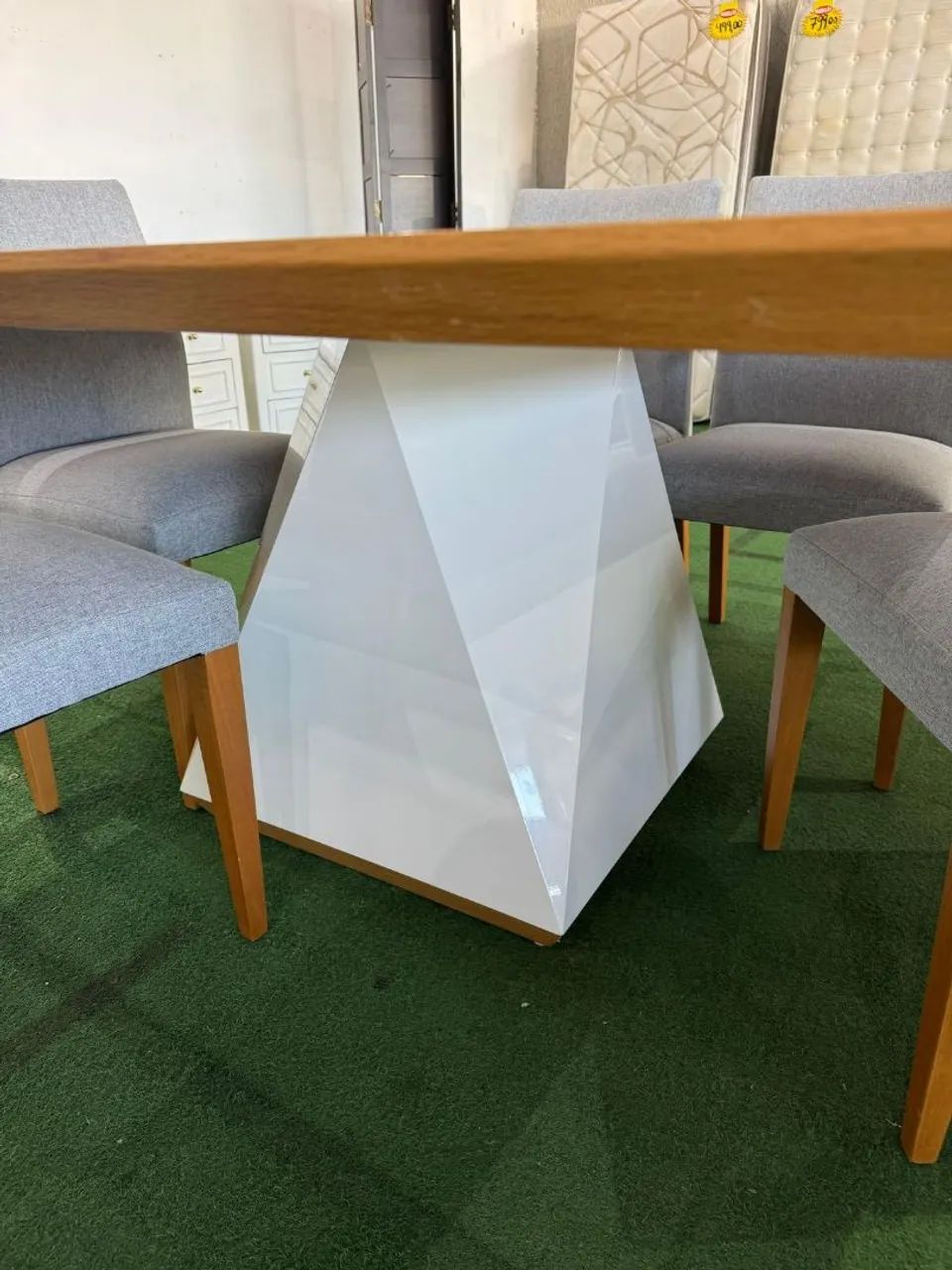 Mesa quadrada de madeira com 6 cadeiras - Foto 4