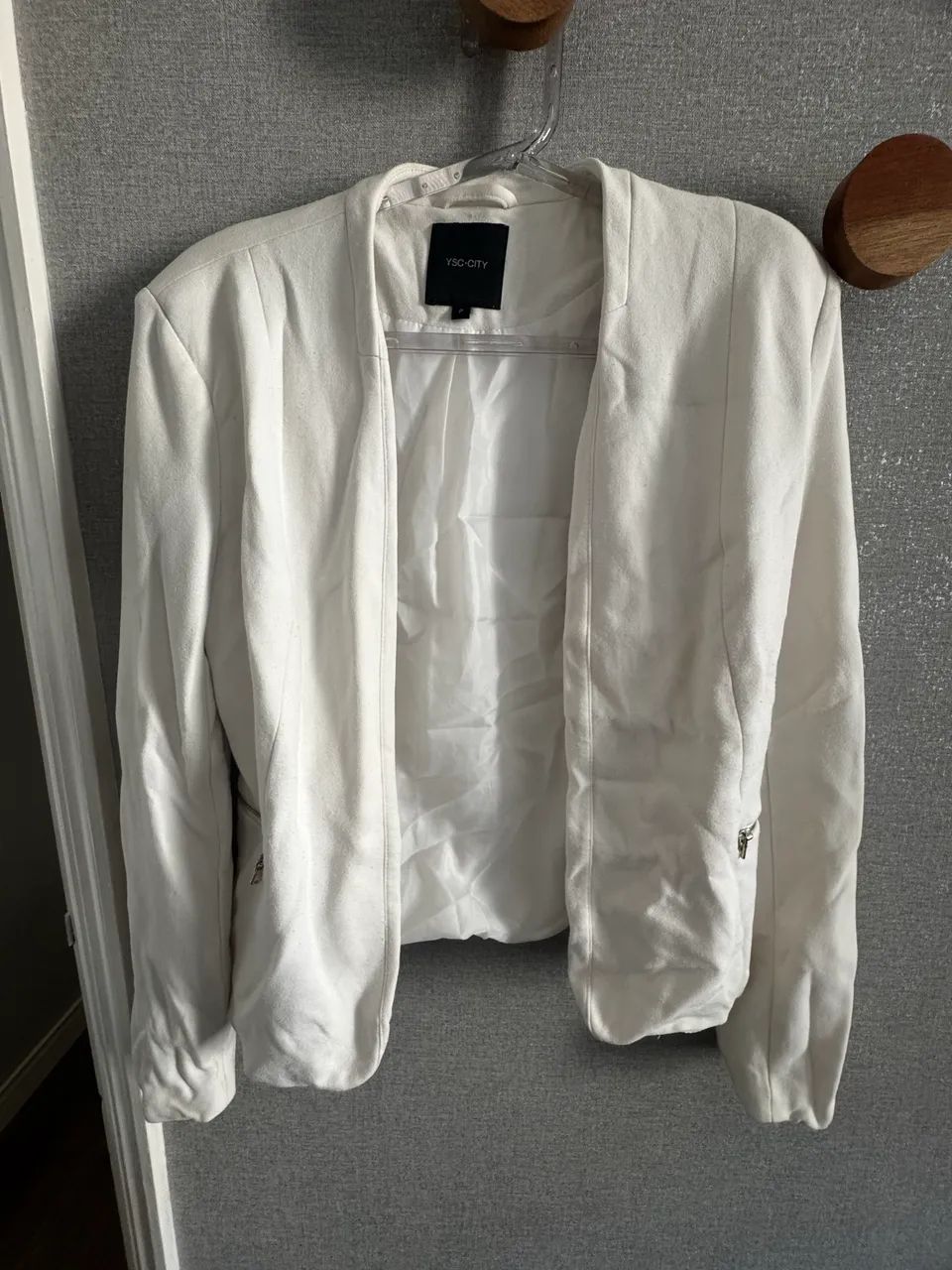 Lote de Roupas Femininas - Blazers, Calças, Vestidos e Blusas - Foto 2