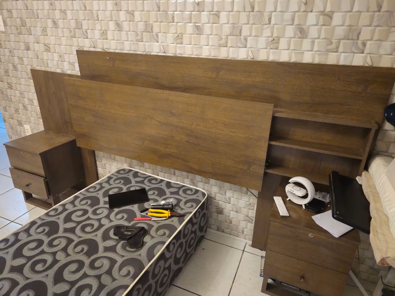 Cabeceira de cama queen com tomada
