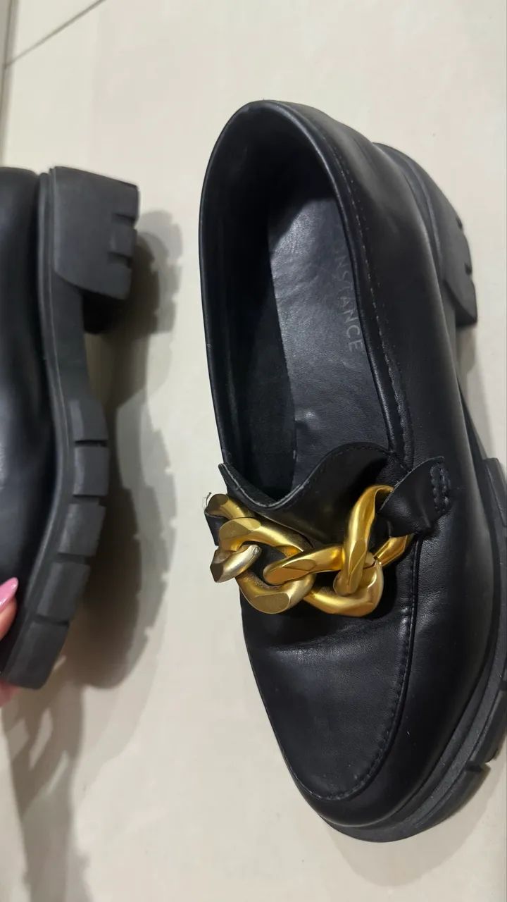 mocassim feminino PRETO COM FIVELA dourado da marca Constance - Foto 3
