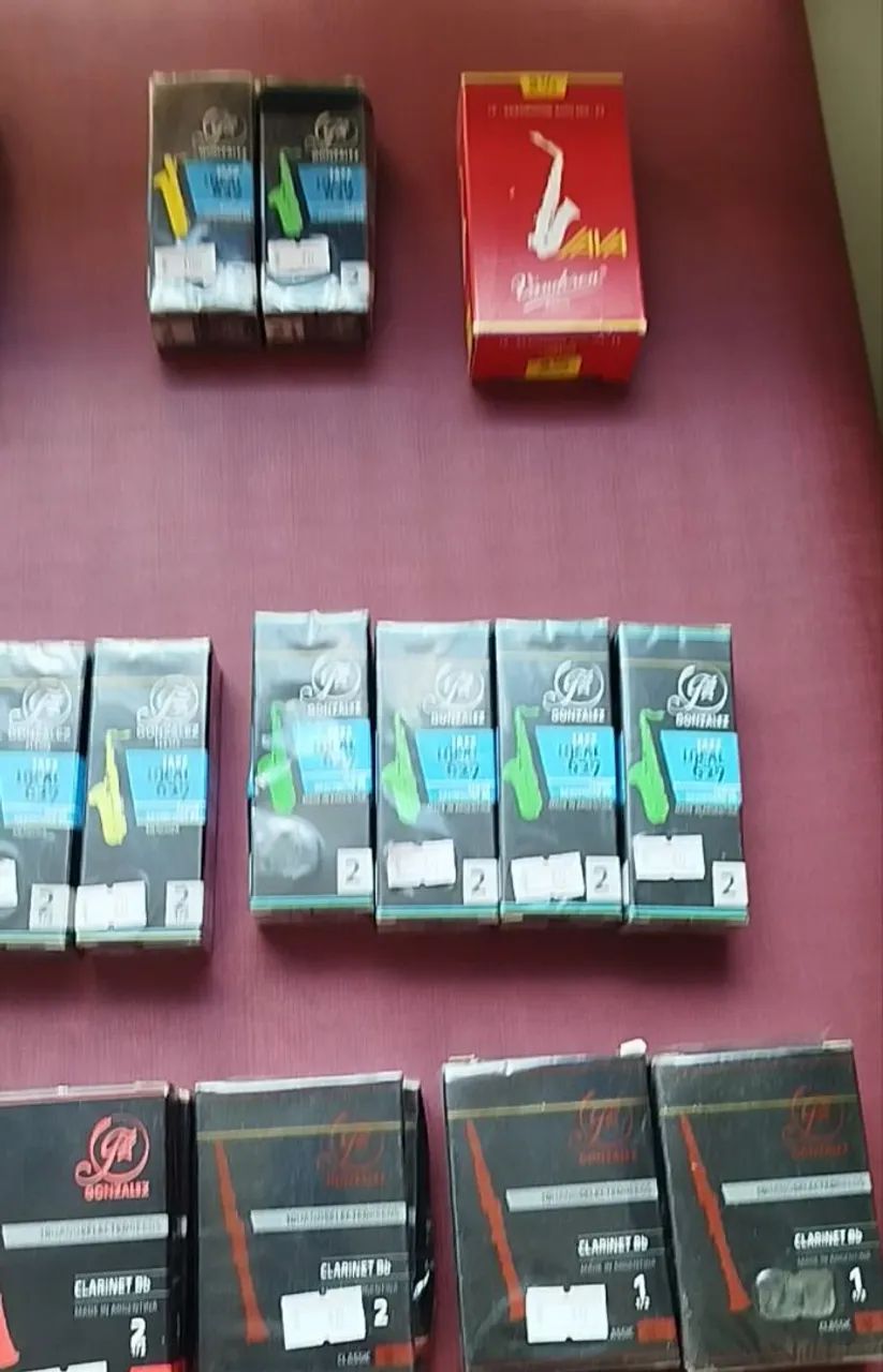 PACOTE DE 52 CAIXAS DE PALHETAS VANDOREN E GONZALEZ  - Foto 3