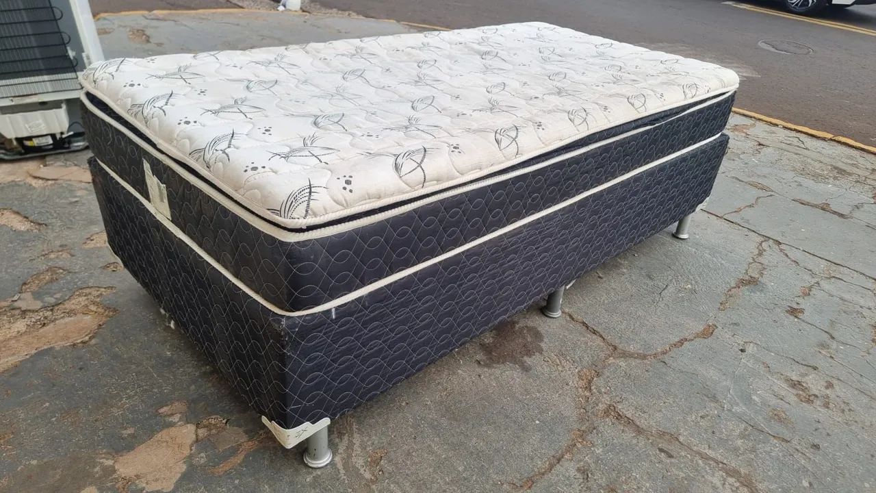 Cama solteirão ou solteiro king usada porém conservada ((ENTREGO GRATIS))