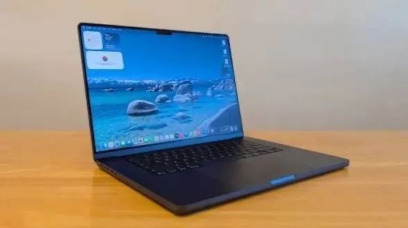 Macbook PRO M5 pro 16gb 512 ssd . Apenas 8 dias de ativado