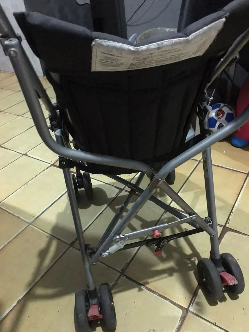 Carrinho de passeio MULTIKIDS pequeno preto - Foto 3