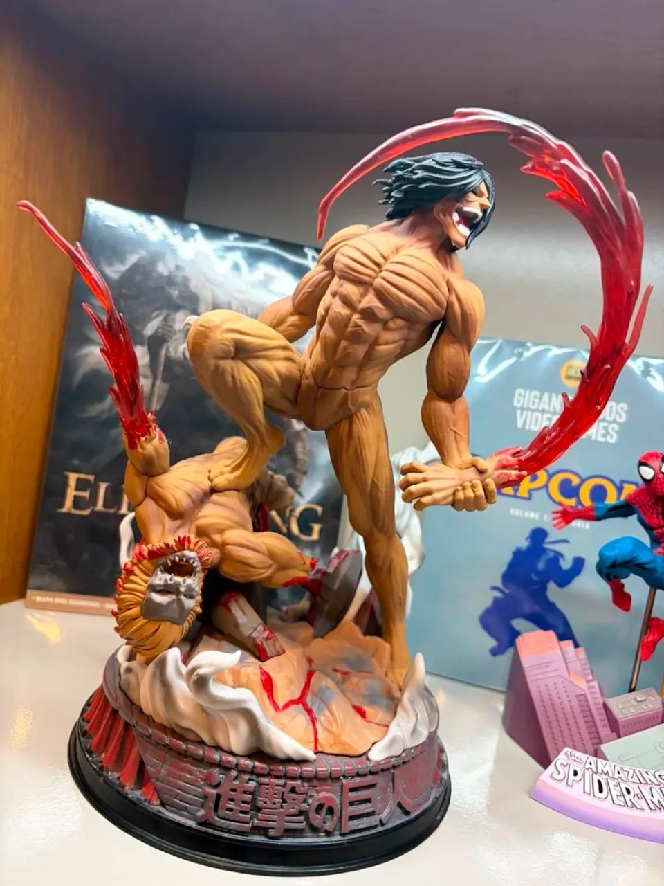 Estátua attack on Titan 