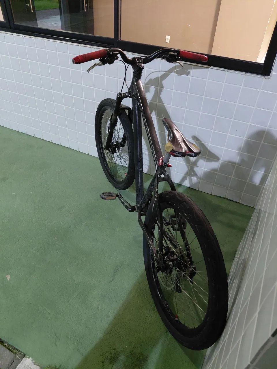 Bicicleta aro 29 com rodas aro 26 - Foto 3