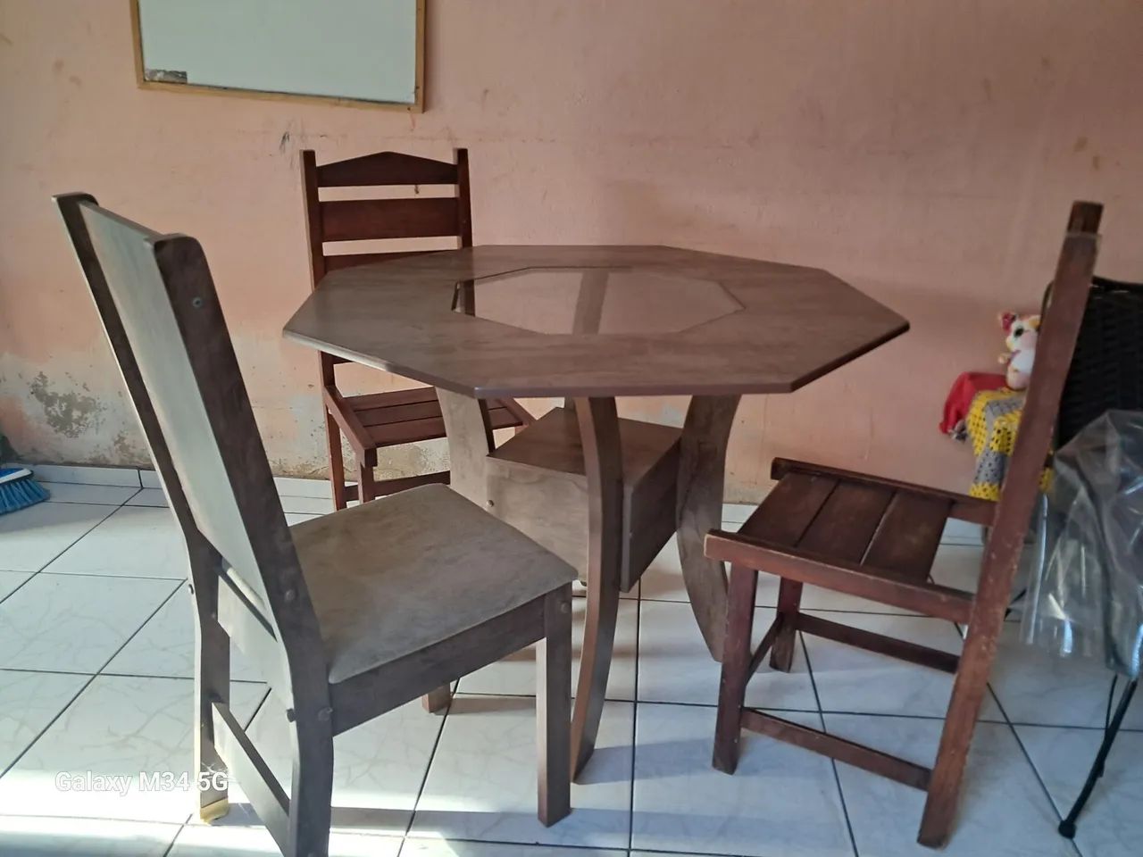 Mesa de sala com 2cadeira. - Foto 2