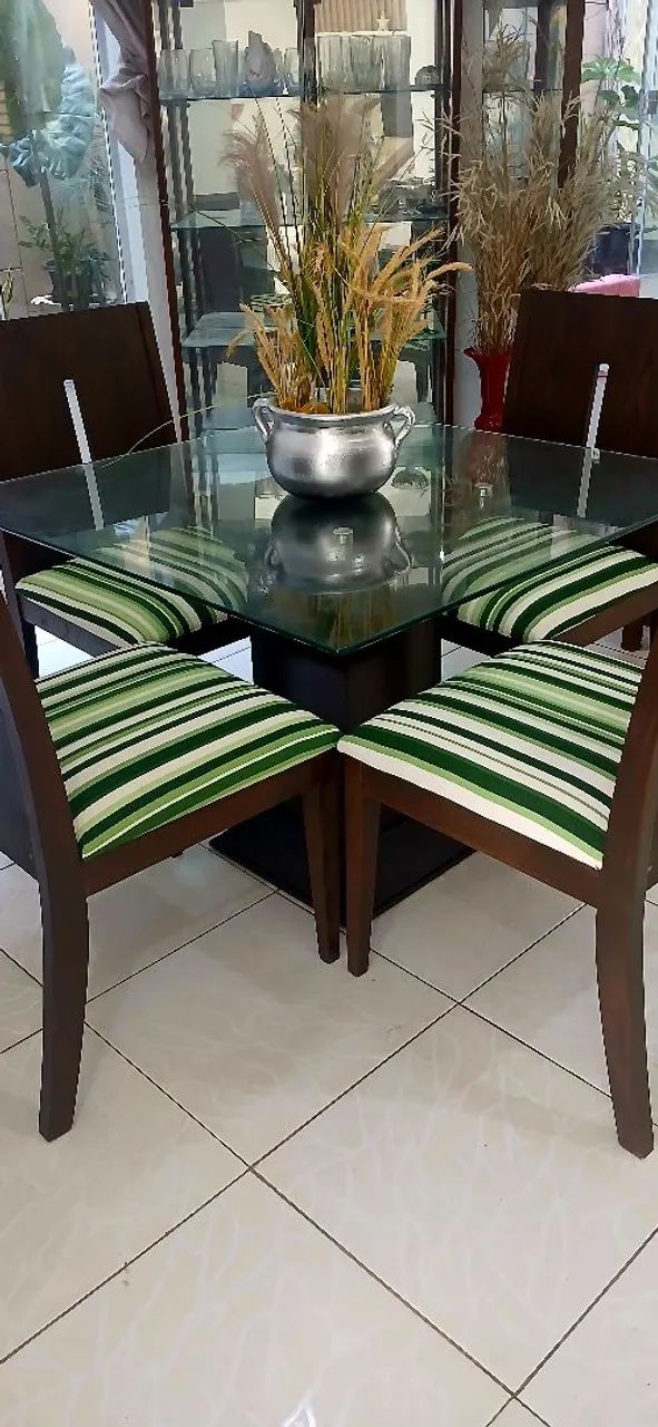 Mesa com 4 Cadeiras  - Foto 2