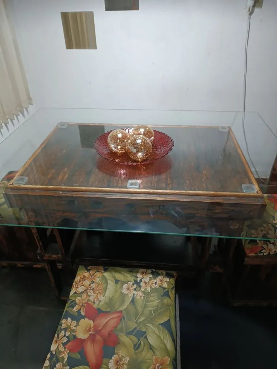 Mesa e Banquetas de Madeira Luxo