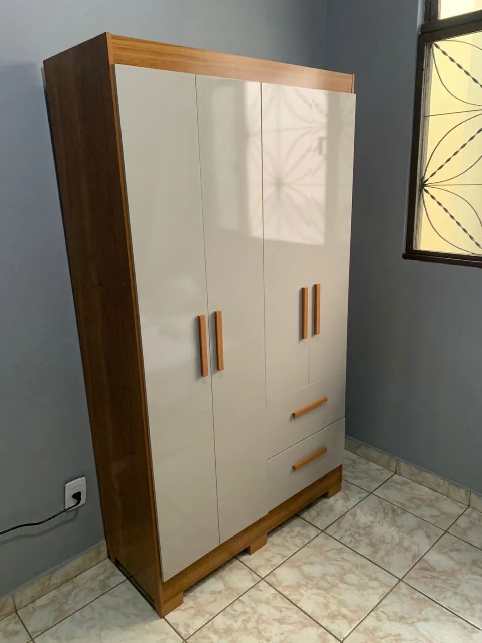 Guarda roupa estrela 4 portas 