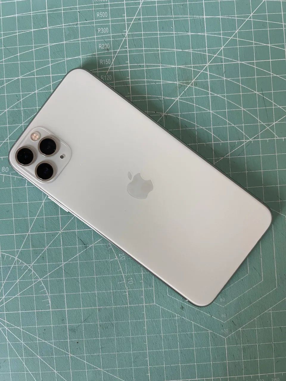 iPhone 11 Pro Max 64GB - Prata - Funcionando perfeitamente - Foto 3
