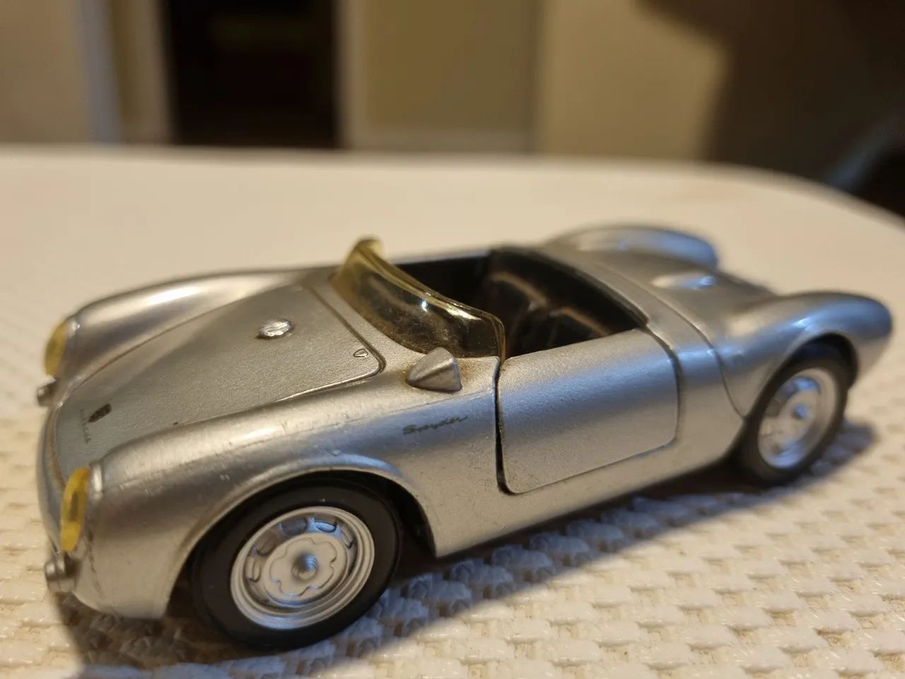 Miniatura Porsche 550 A Spyder Maisto Escala 1/32 - Foto 2