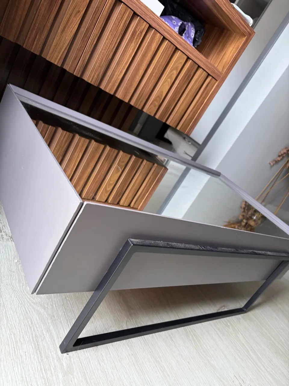Mesa de Centro Moderna com Tampo Espelhado e Pés Metálicos - Foto 2