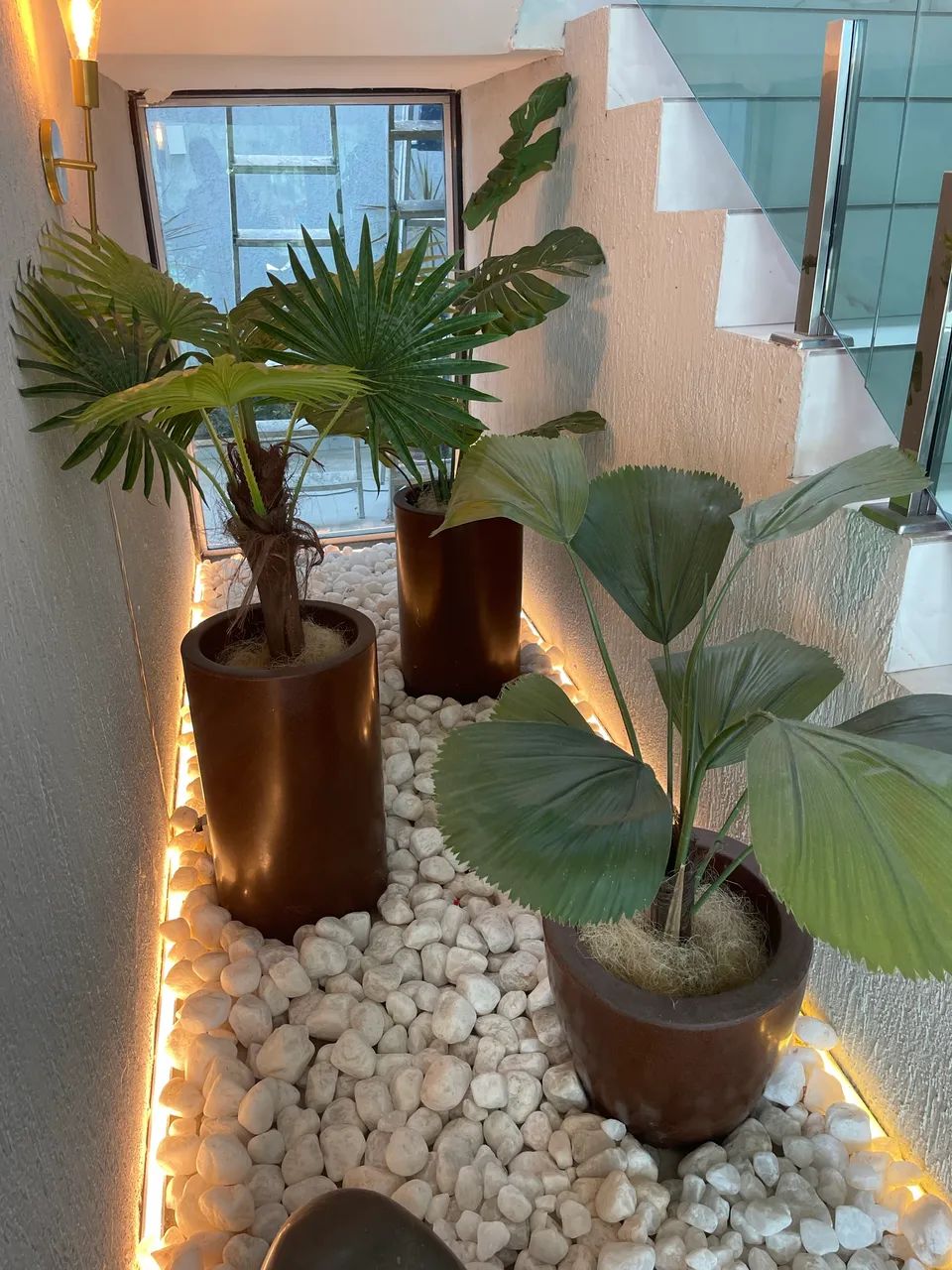 Vasos com planta artificial 
