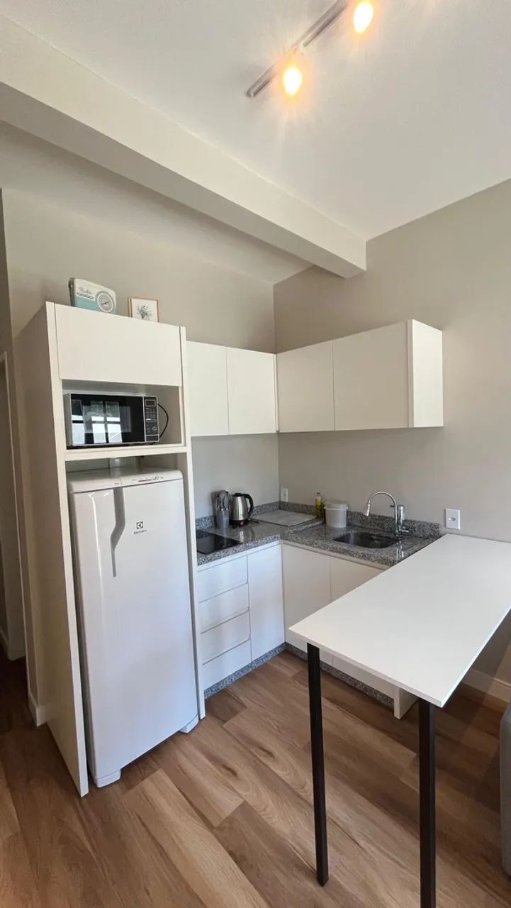 Microcasa entre praias de Santinho e Ingleses