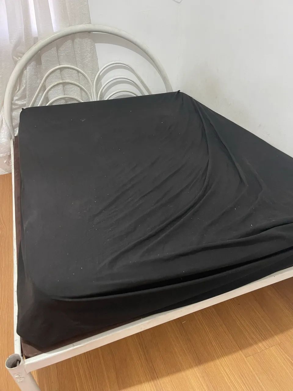 Cama de casal de ferro + excelente colchão de molas