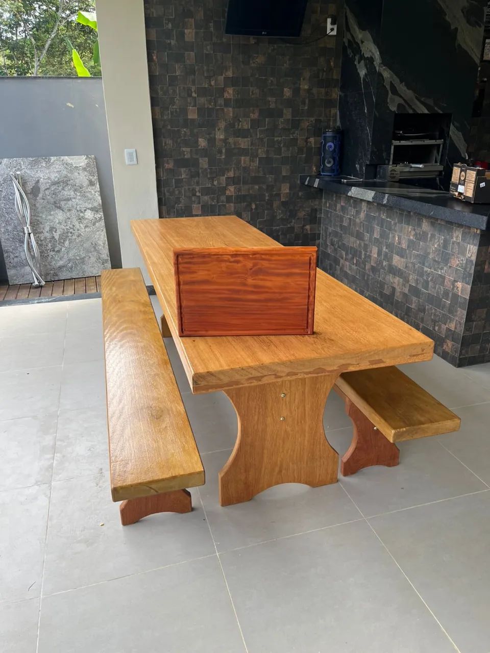 Mesa angelim pedra 2metros X 80cm com 2 bancos  - Foto 2