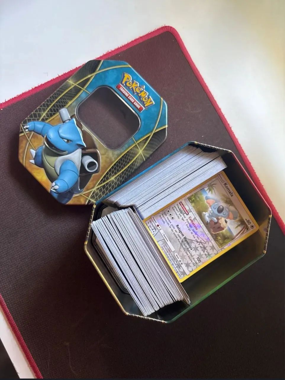 Lata do Blastoise com 350 cartas Pokémon TCG