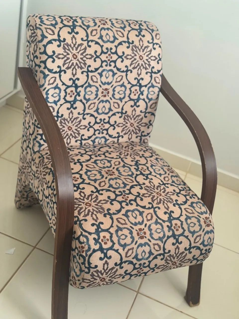 Poltrona Estofada - R$ 300,00